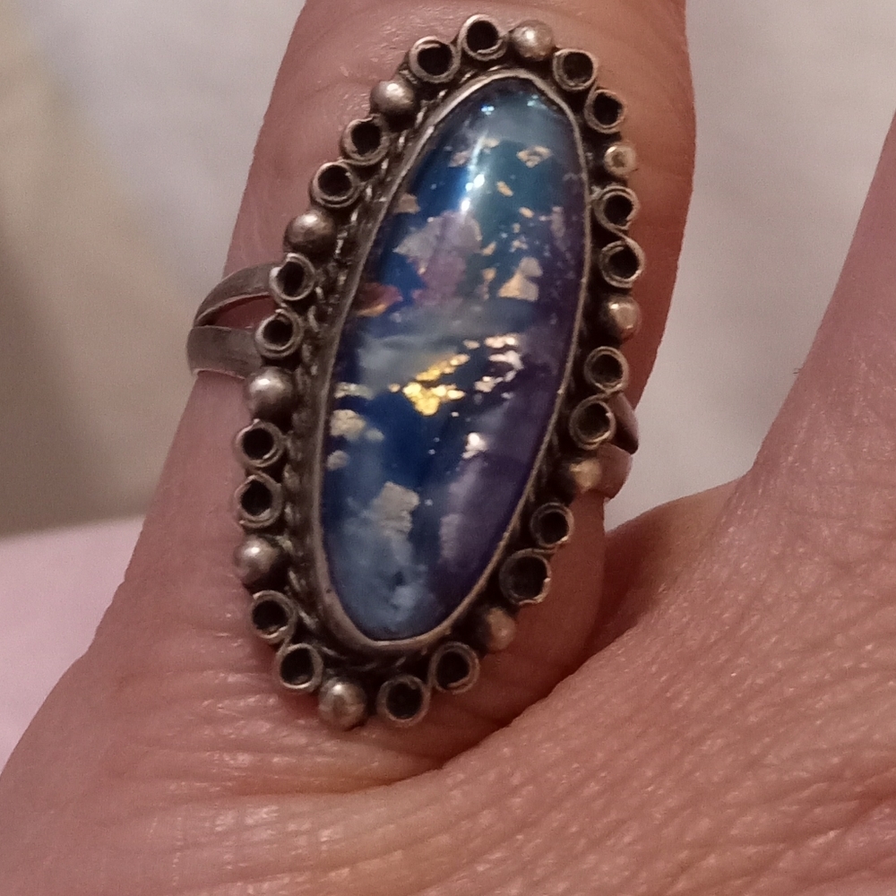 Beautiful ring size 7 - Picture 2 of 2